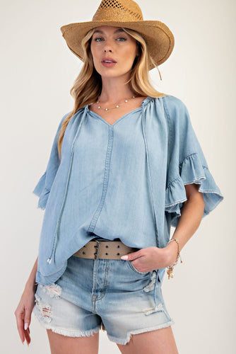 Chambray woven material top
-Notched & ruched V Neckline w/front adjustable drawstring closure
-Ruffled wing sleeves w/frayed ends, banded hem
-Relaxed loose fit, may order a size down
-100% tencel cotton woven material
