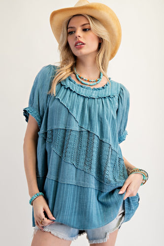 -Soft Lace & mineral washed woven tunic top
-Short puff sleeves with ruffle detailing (also on neck)
-Asymmetric patchwork details w/lace panel accents
-relaxed longer style fit. May size down one
-100% cotton
